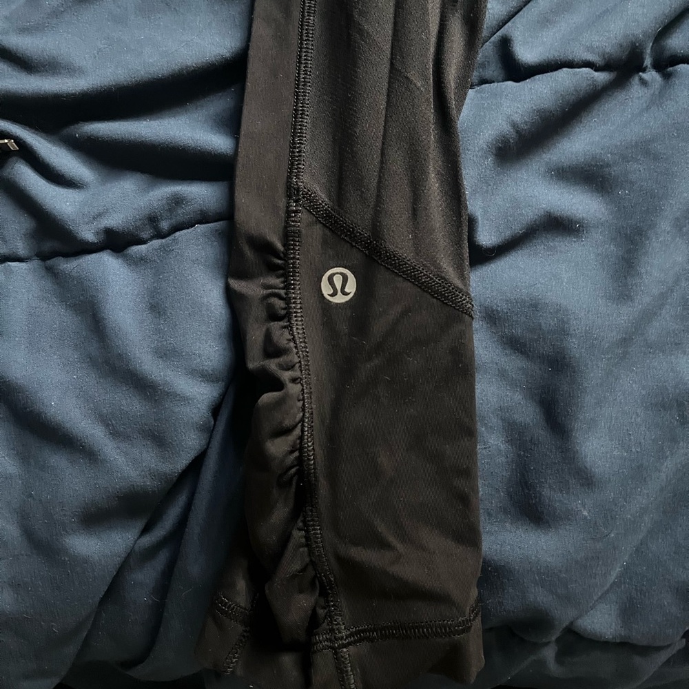 Black lululemon leggings